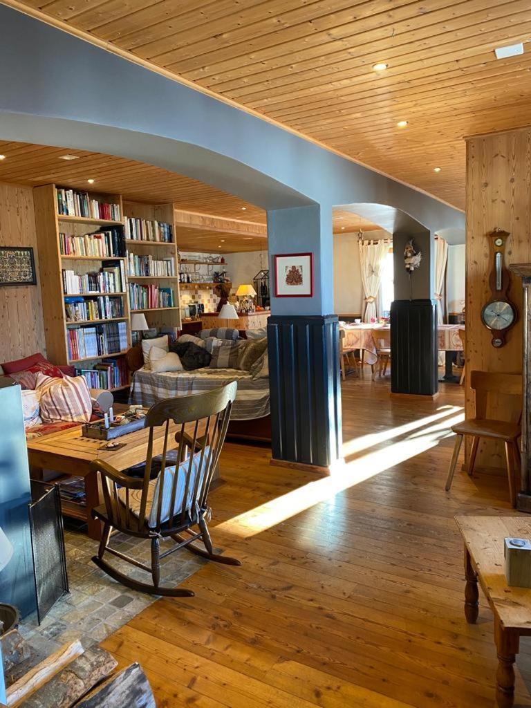 La Demeure Des Elfes Bed & Breakfast Albinen Eksteriør bilde